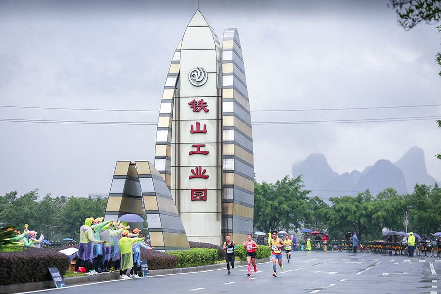 桂林市鐵山工業(yè)園采購水箱自潔消毒器二個