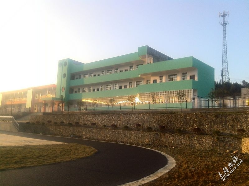 赤壁市黃龍小學(xué)采購二次增壓供水設(shè)備一臺滿足師生用水問題 赤壁市黃龍小學(xué)采購二次增壓供水設(shè)備一臺滿足師生用水問題